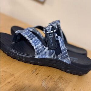 Sketchers Outdoor Lifestyle Women’s Size 8 Sandals Adjustable Strap Comfort